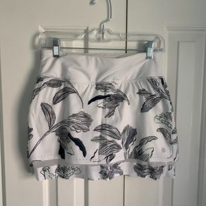 LIKE NEW ✨ ATHLETA SKORT